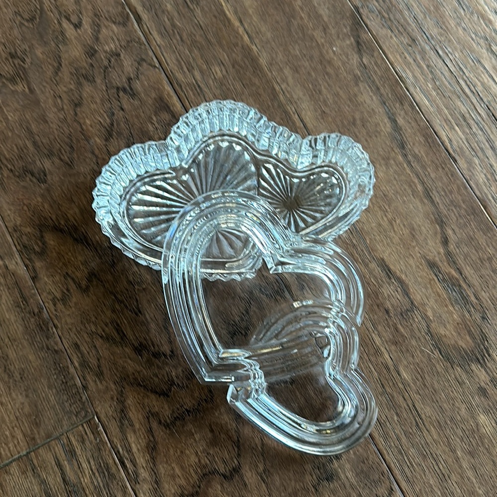 ✨ Vintage Crystal Double-Heart Trinket Dish — A Little Romance in Glass ✨ - Picture 2 of 6